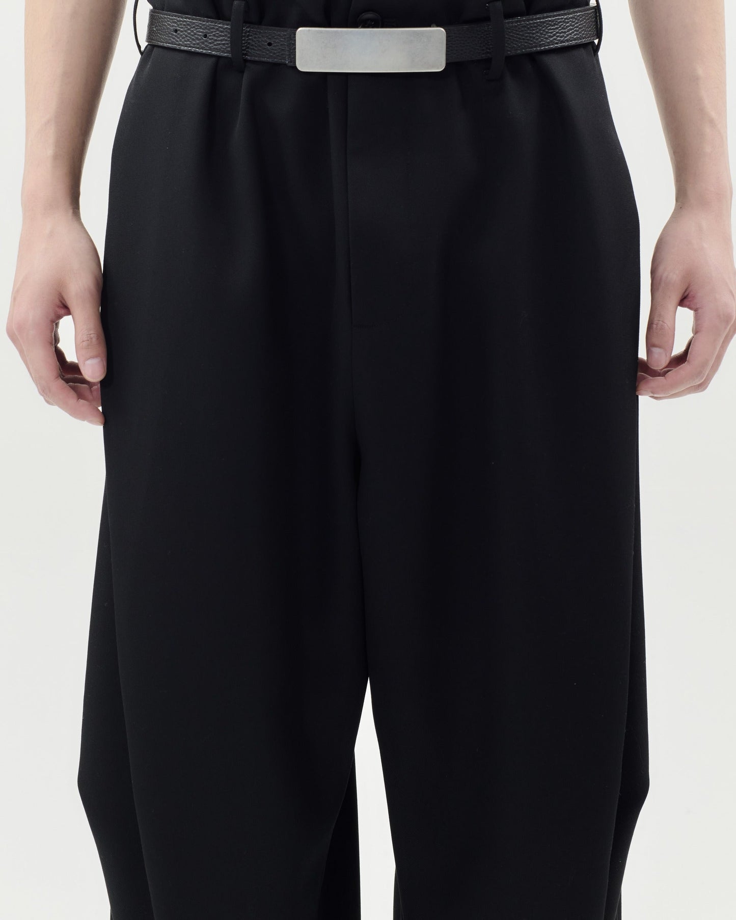 TAOSCHIR F01A-P01200 Wide Tuck Pants Black detail 4