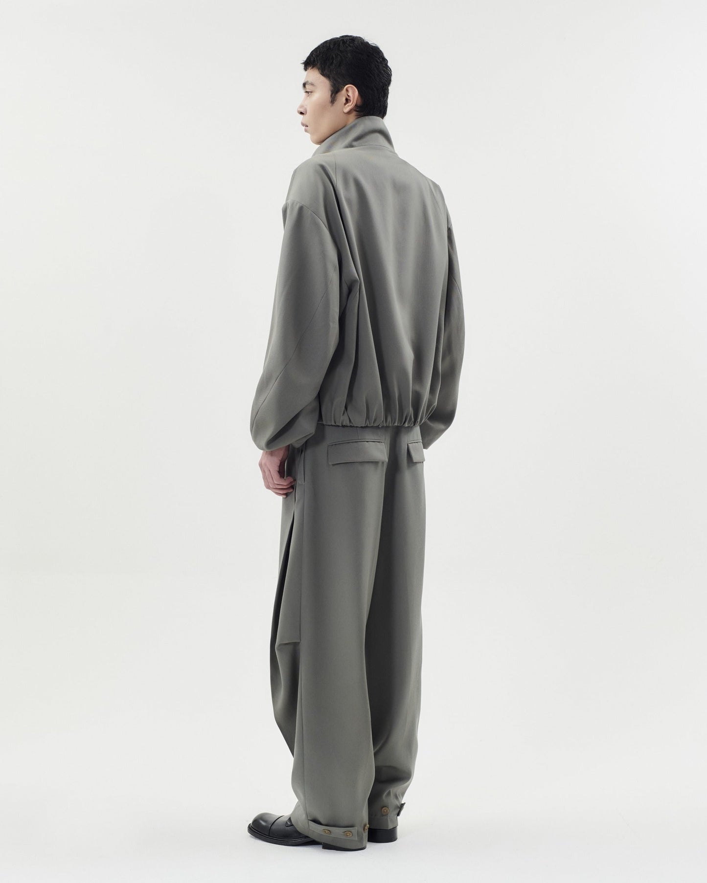 TAOSCHIR F01A-P01200 Wide Tuck Pants Greige Green back
