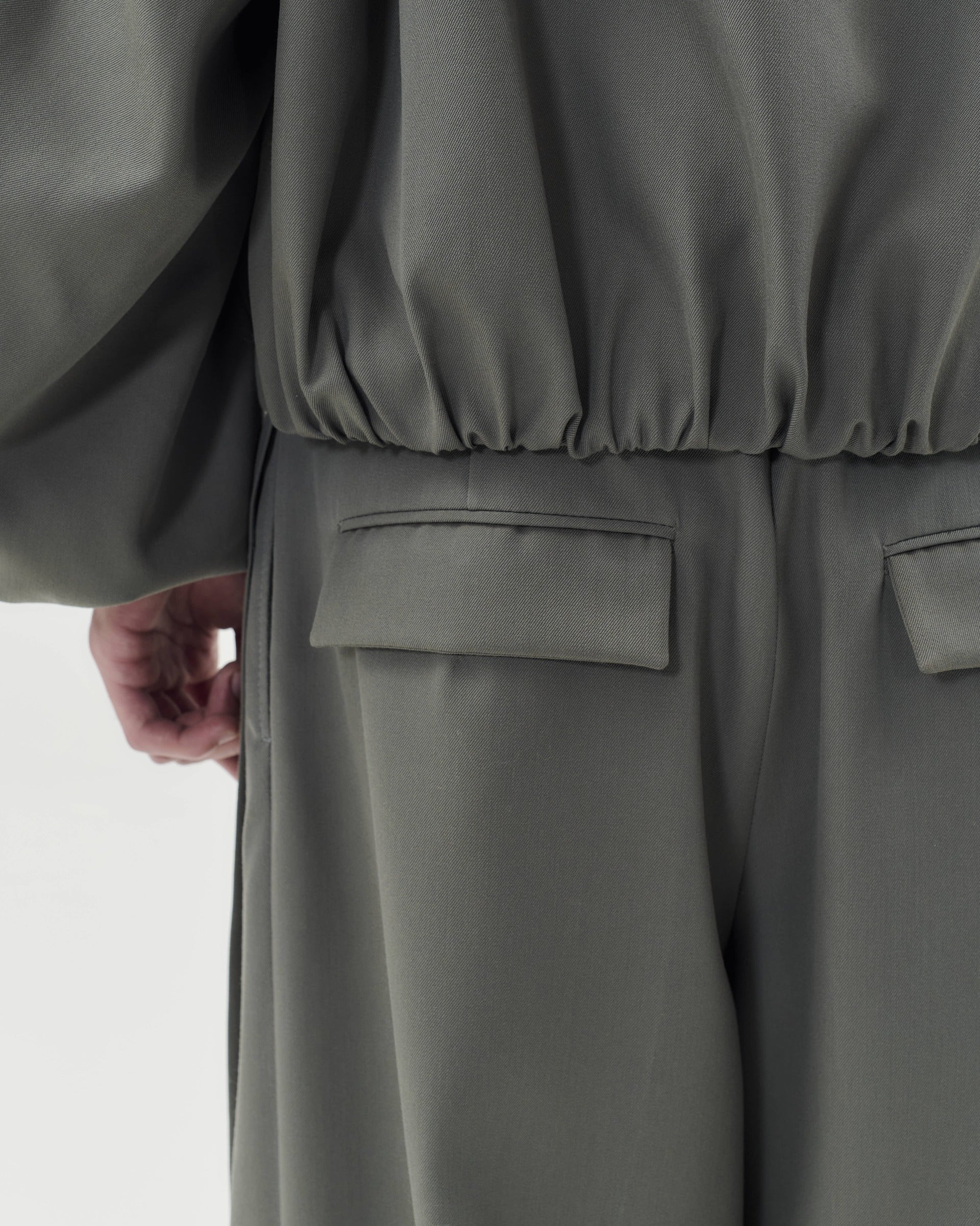 TAOSCHIR F01A-P01200 Wide Tuck Pants Greige Green detail 4