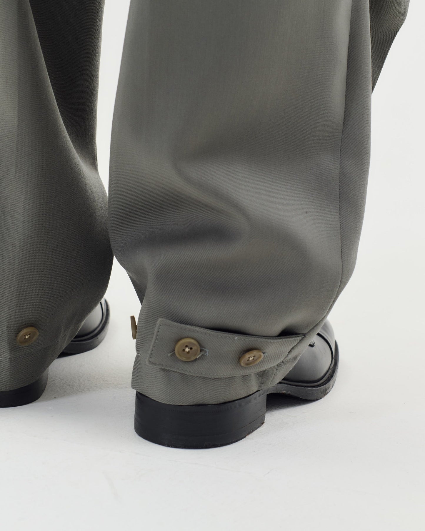 TAOSCHIR F01A-P01200 Wide Tuck Pants Greige Green detail 6
