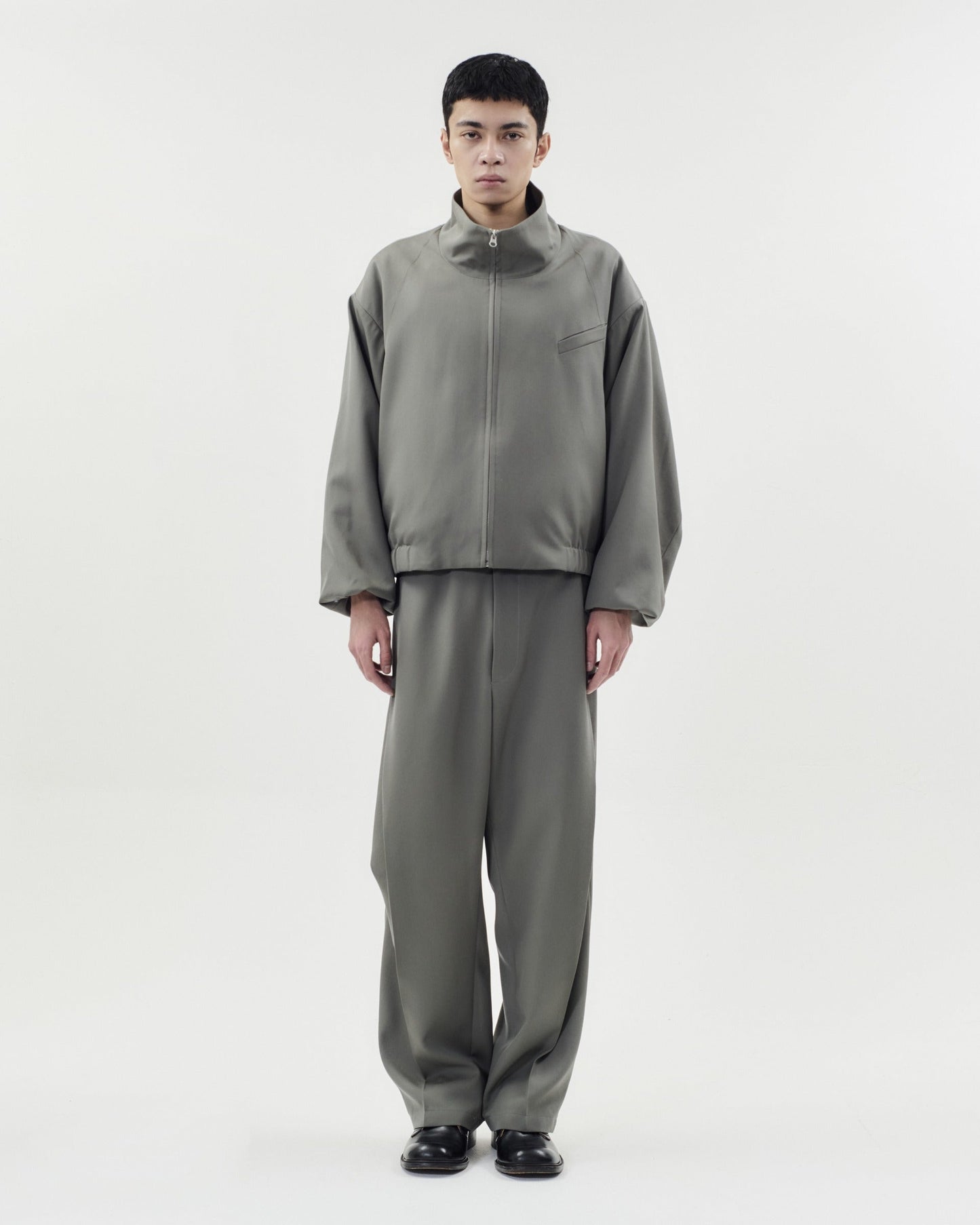 TAOSCHIR F01A-P01200 Wide Tuck Pants Greige Green front