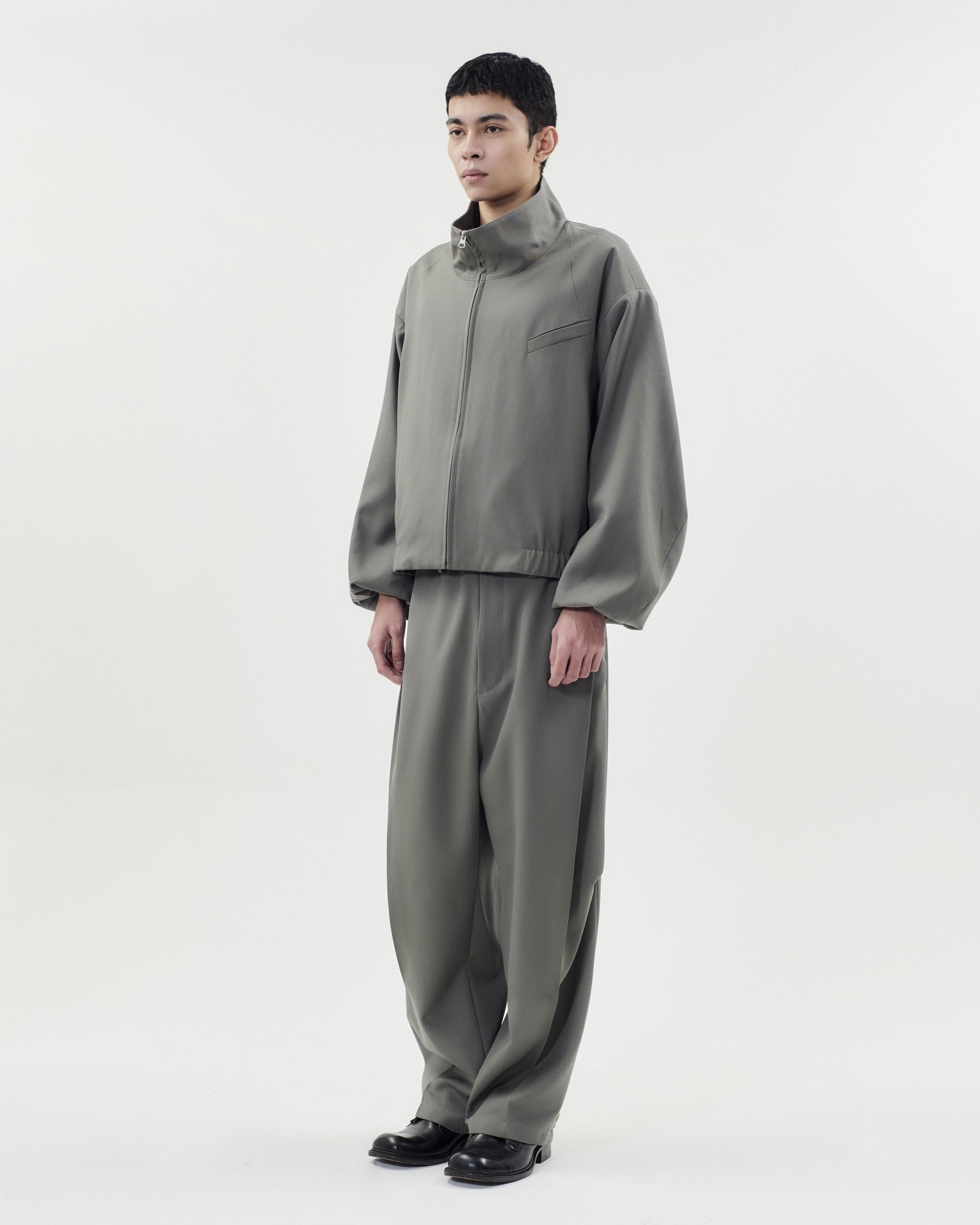 TAOSCHIR F01A-P01200 Wide Tuck Pants Greige Green side